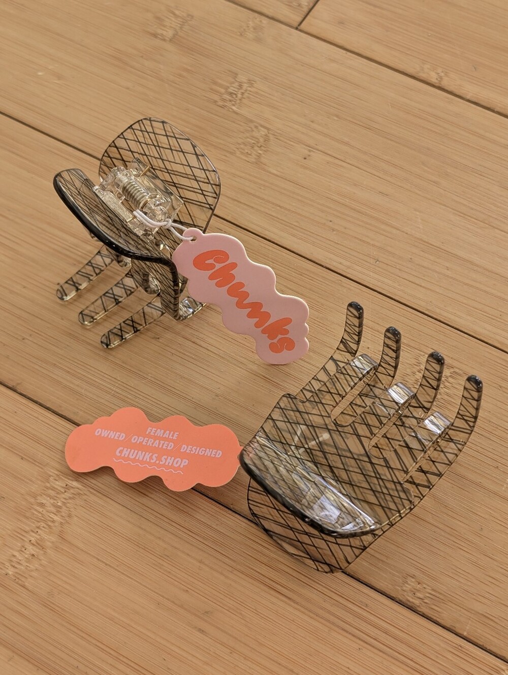 Chunks NWT Set of 2 Ursa Claw Clip in Fishnet